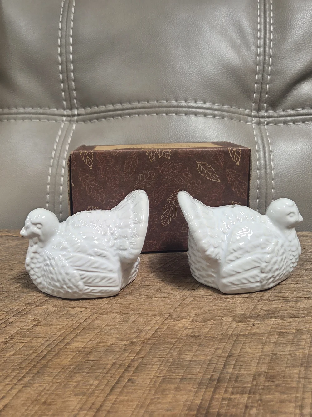 NWT Welcome Autumn Ceramic Salt & Pepper Shaker Set ~ Leaf Gift Tag ~ Bin 1D
